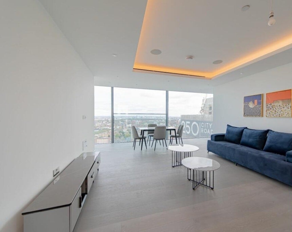 Flat Macclesfield Road in Greater London