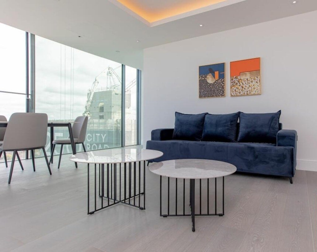 Flat Macclesfield Road in Greater London