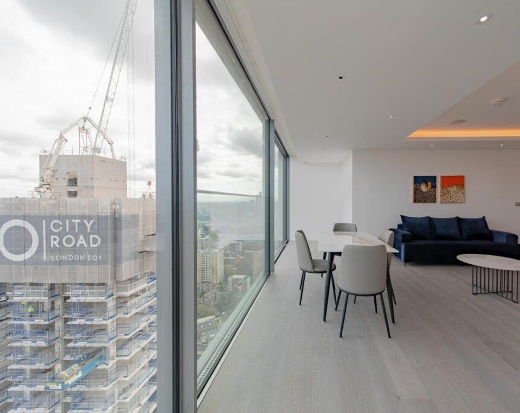 Flat Macclesfield Road in Greater London