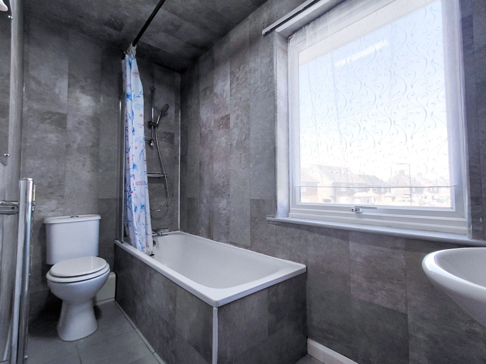House Howard Close in Greater London