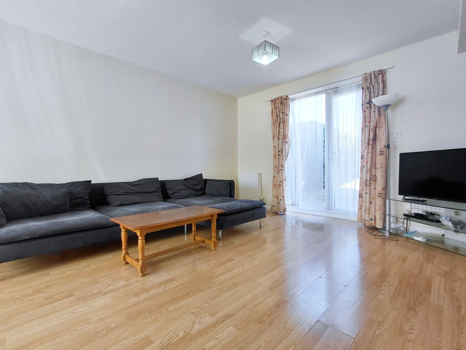 House Howard Close in Greater London