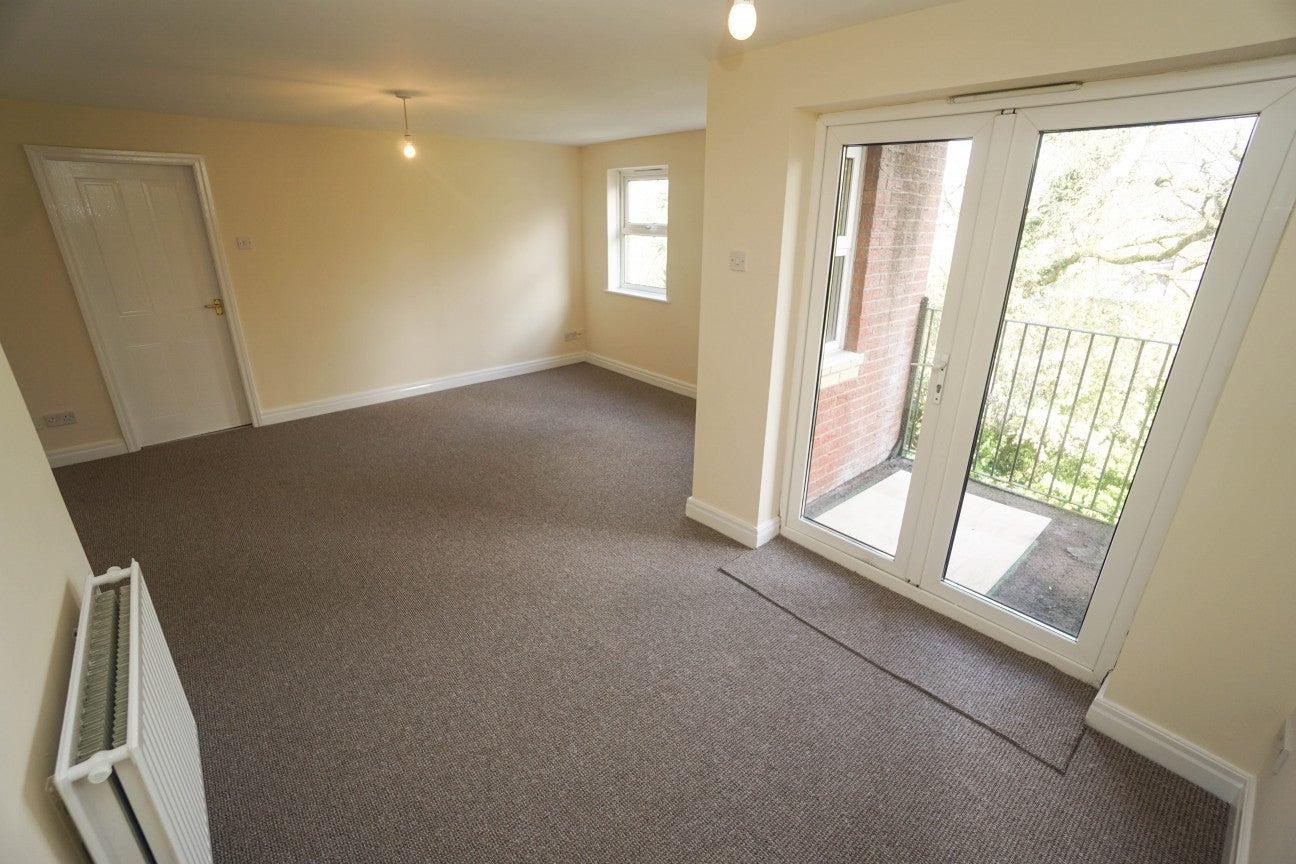 Flat Chorley New Road in Bolton