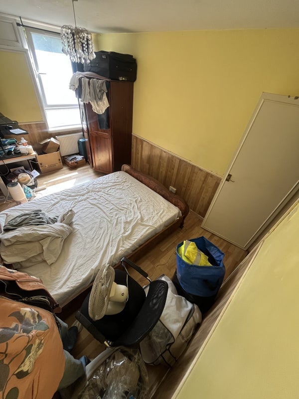 Room Russett Way in Greater London