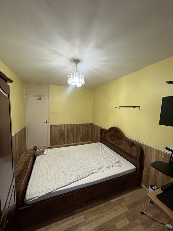 Room Russett Way in Greater London