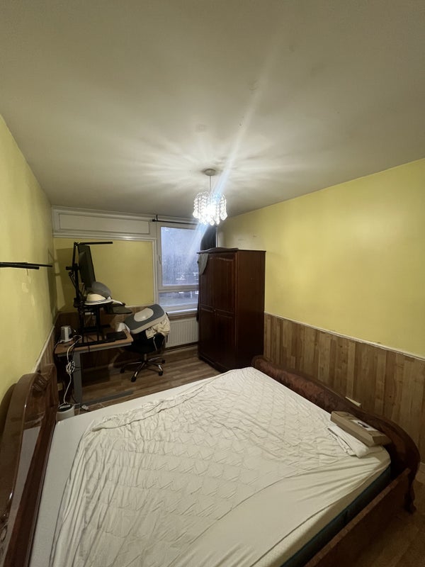 Room Russett Way in Greater London