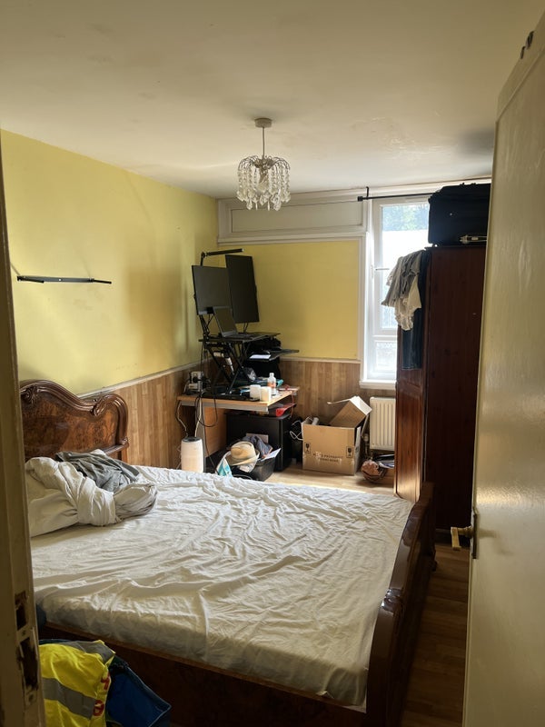 Room Russett Way in Greater London