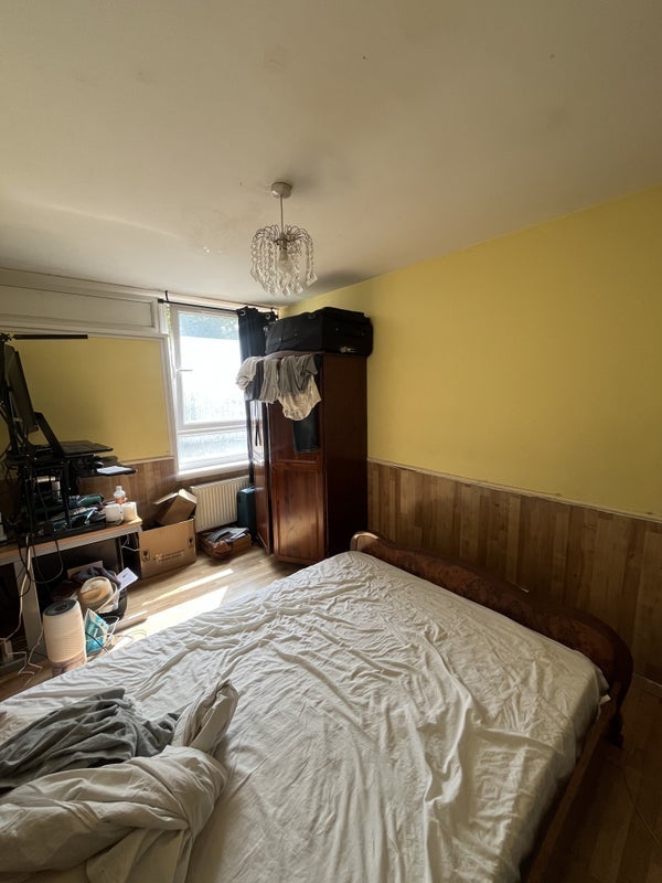 Room Russett Way in Greater London