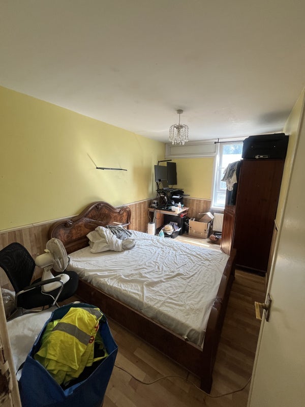 Room Russett Way in Greater London