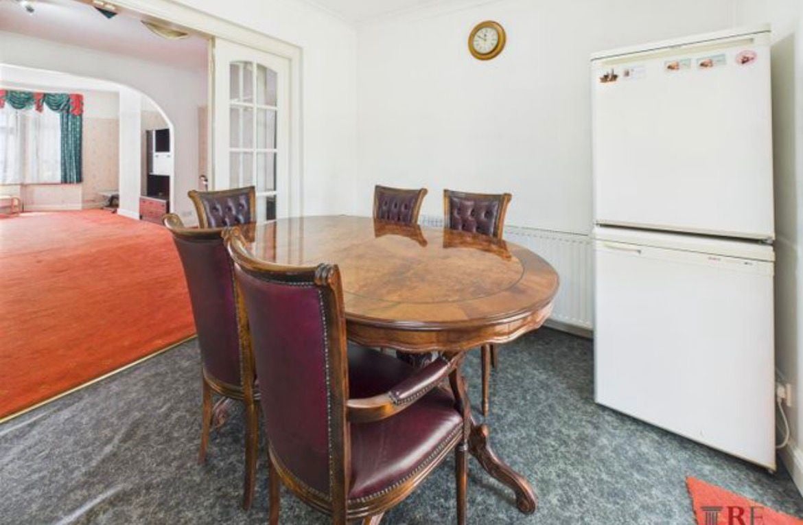 Room Vivian Avenue in Greater London
