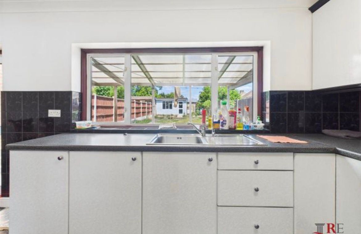 Room Vivian Avenue in Greater London