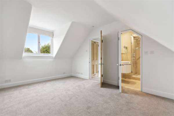 House Fielding Road in Greater London