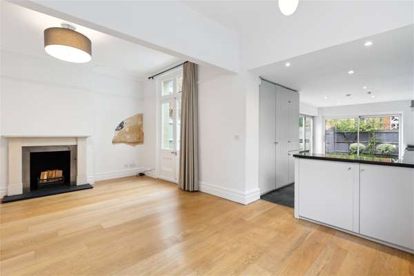House Fielding Road in Greater London