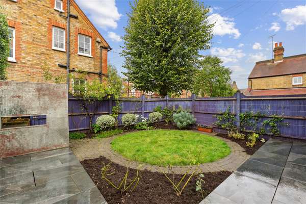 House Fielding Road in Greater London