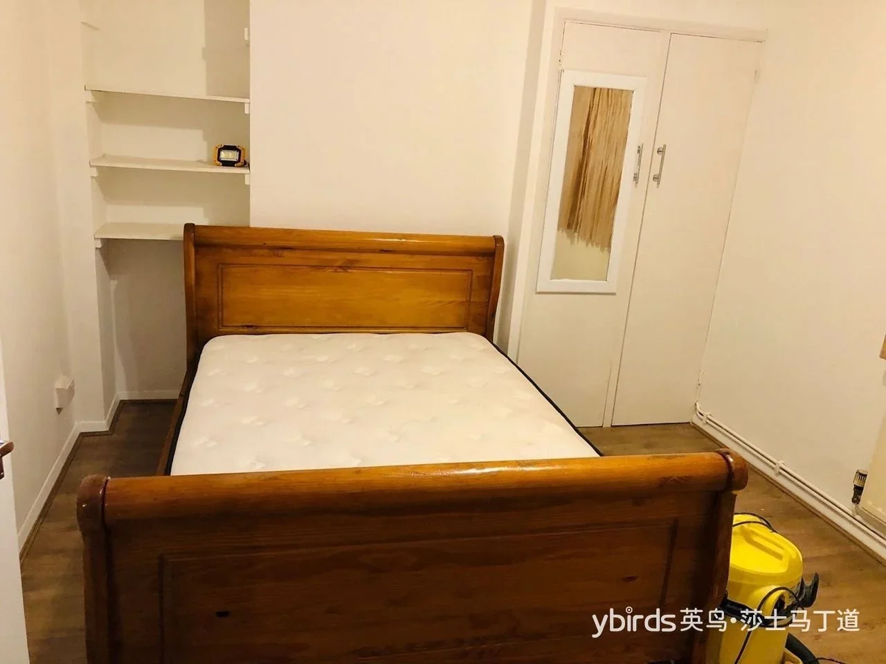 Flat Ambleside Avenue in Greater London