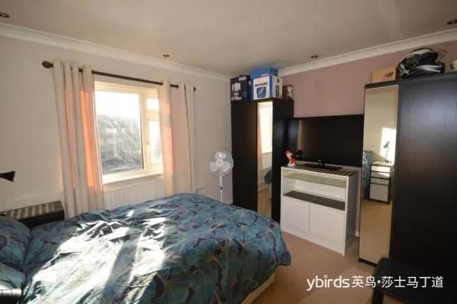Flat Ambleside Avenue in Greater London