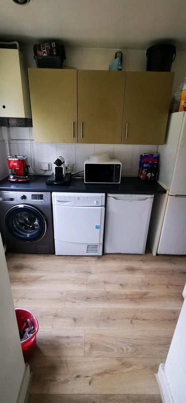 Room London Road in Crawley