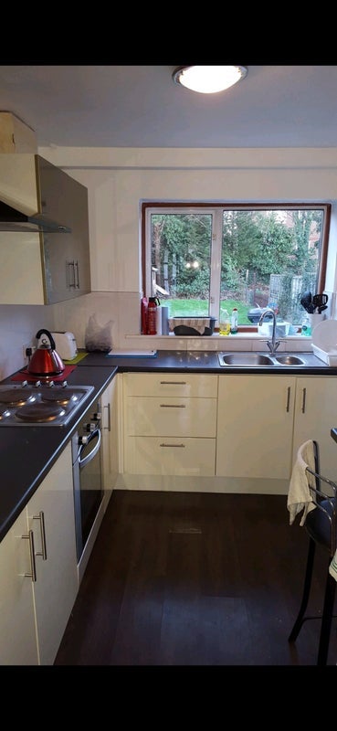 Room London Road in Crawley