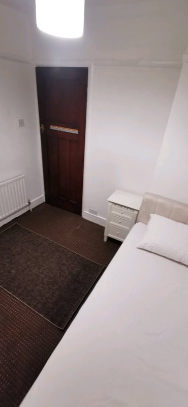 Room London Road in Crawley