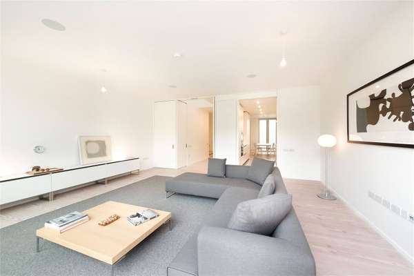 House Paradise Gardens in Greater London
