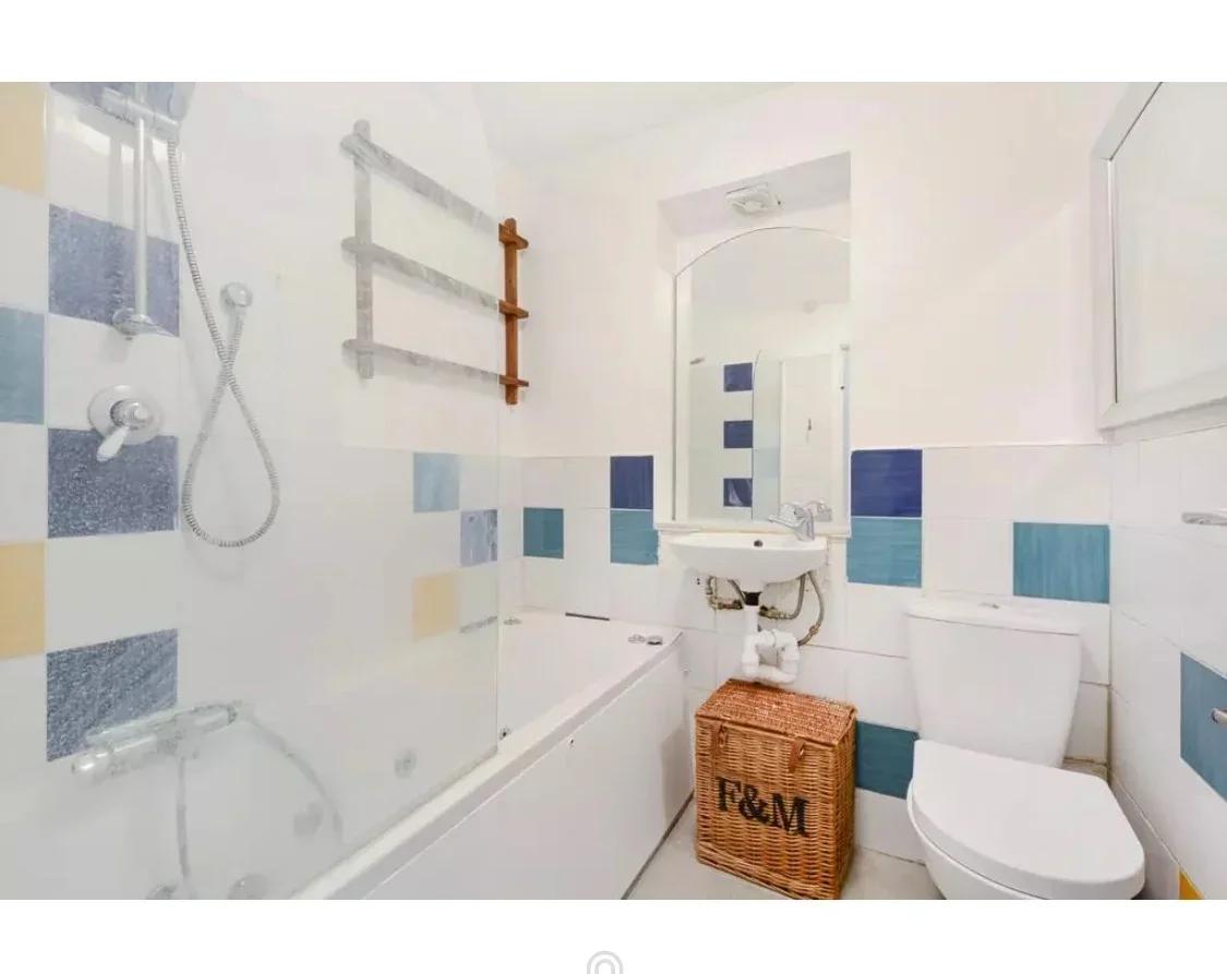 Flat Kinburn Street in Greater London