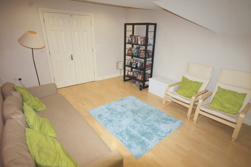 Flat Old Mill Place in Wraysbury