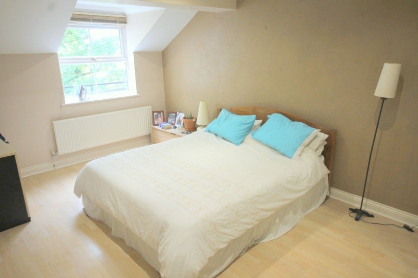 Flat Old Mill Place in Wraysbury