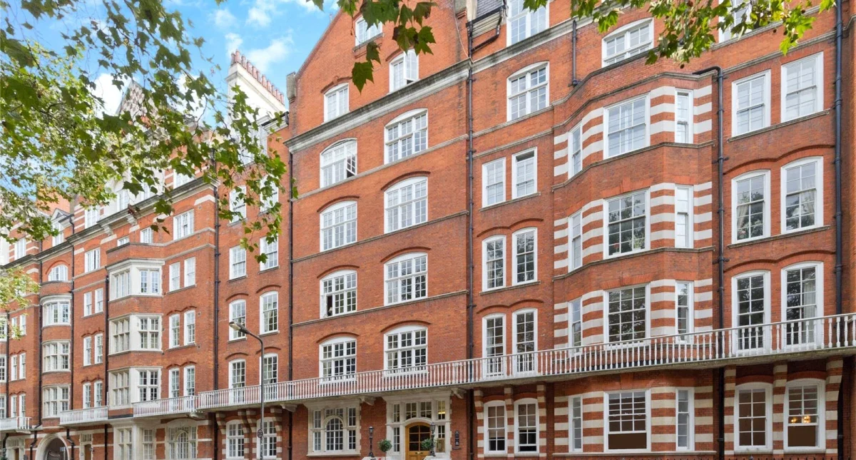 Flat Bedford Avenue in Greater London