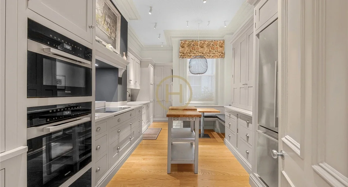 Flat Bedford Avenue in Greater London
