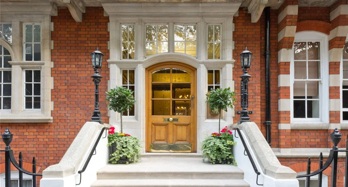 Flat Bedford Avenue in Greater London