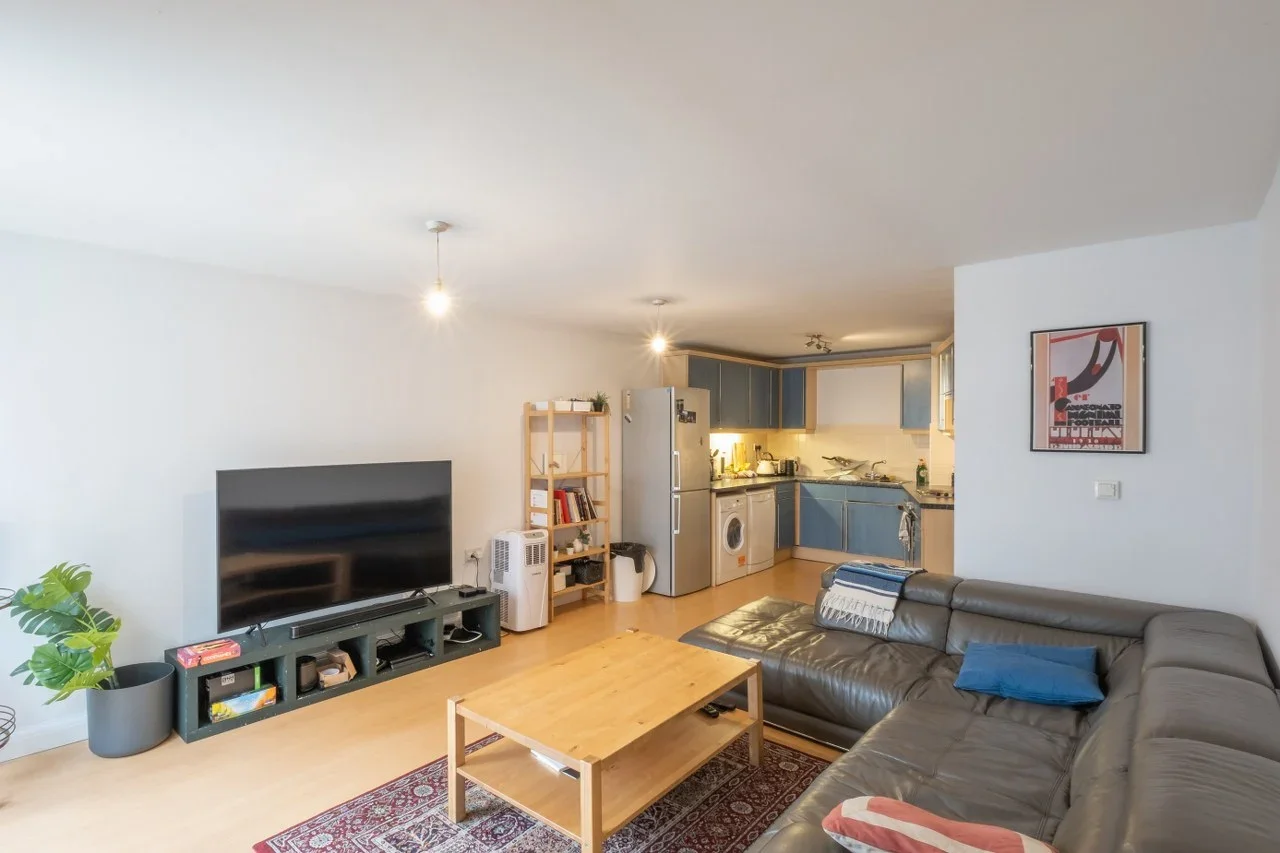 Flat Turin Street in Greater London