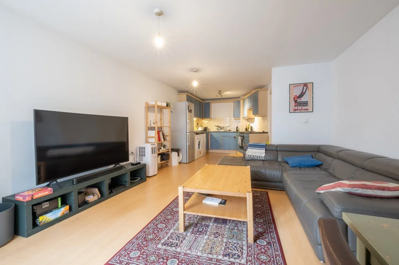 Flat Turin Street in Greater London
