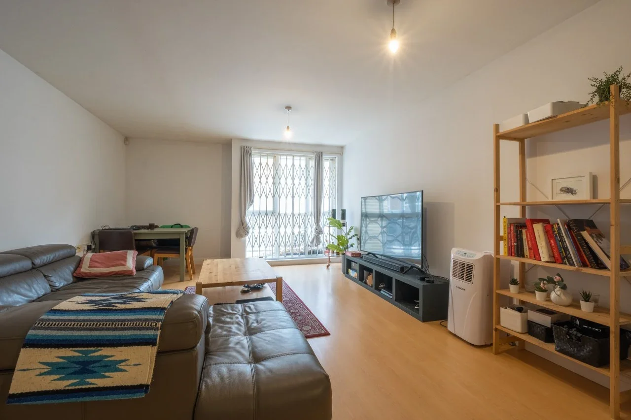 Flat Turin Street in Greater London