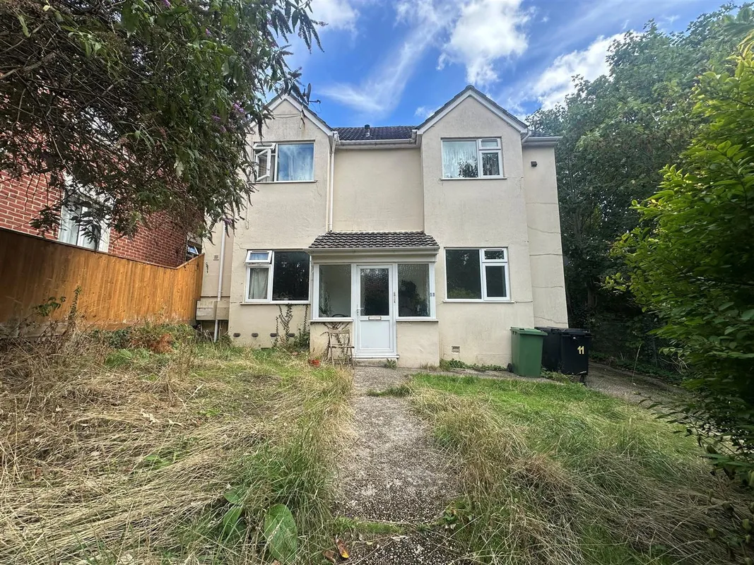 Flat North Lodge Road in Poole