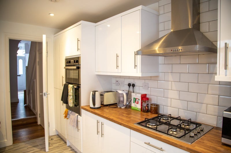 Room Plough Way in Greater London