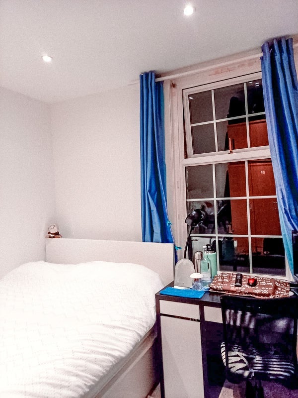 Room Plough Way in Greater London