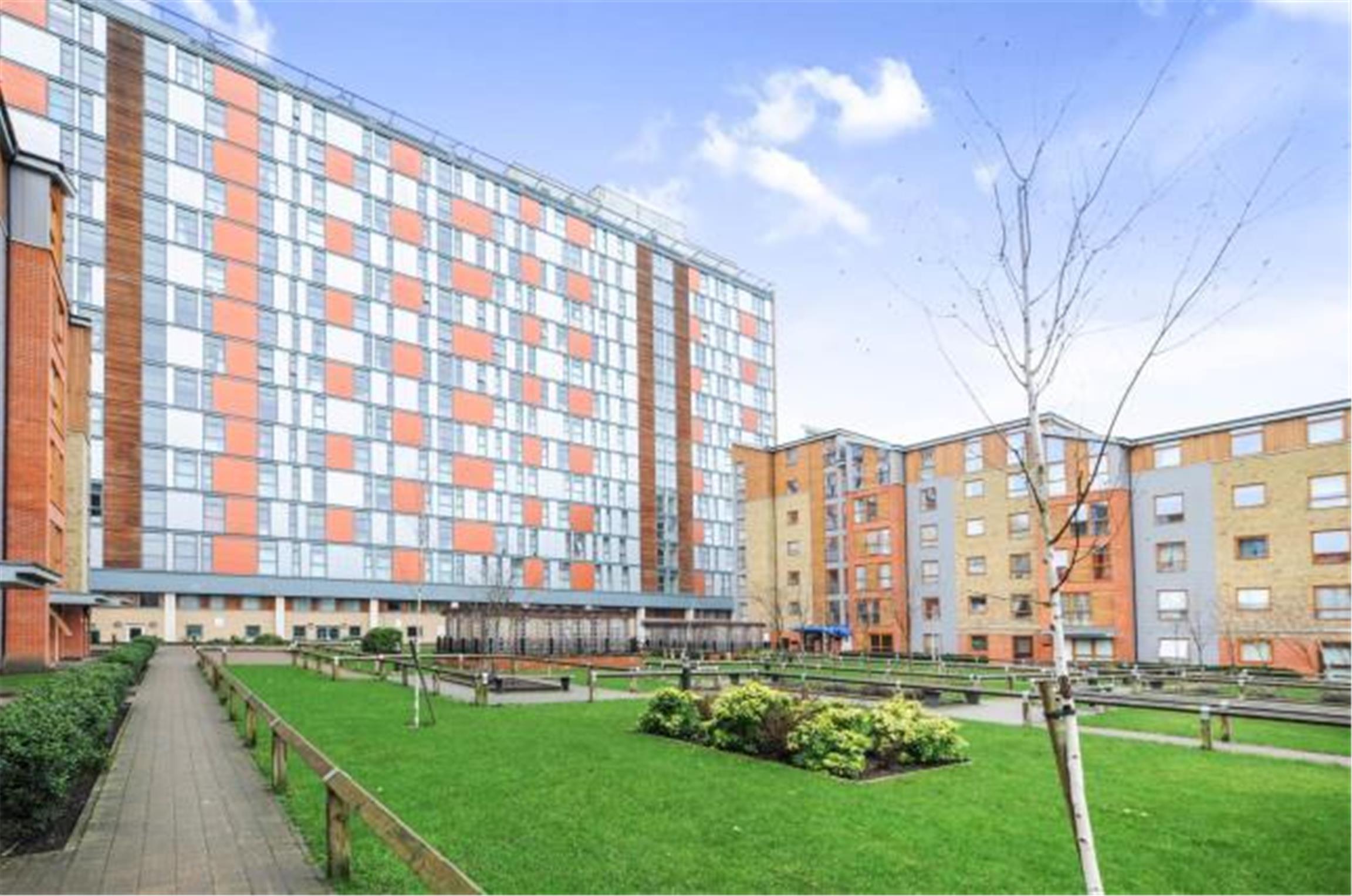 Flat London Road in Greater London