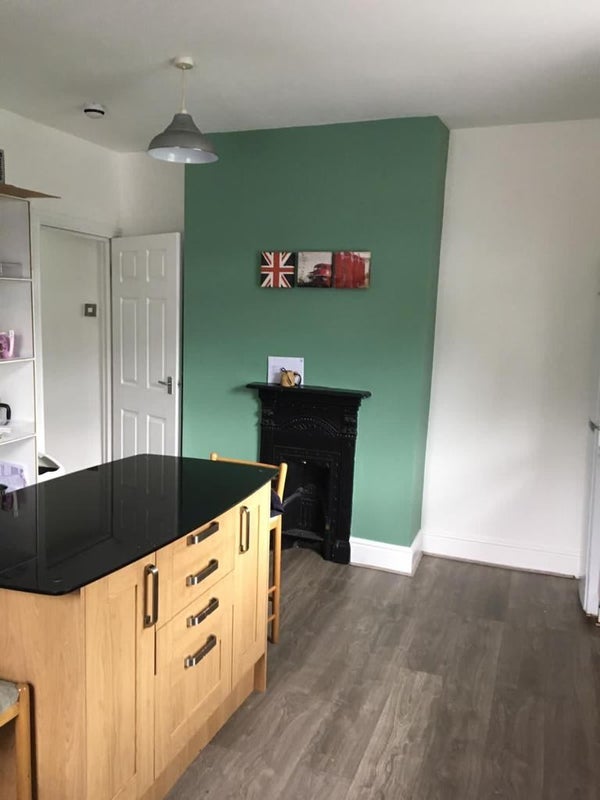Room Burley Wood Crescent in Leeds