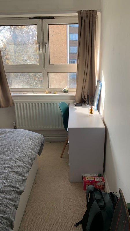 Room Potterne Close in Greater London