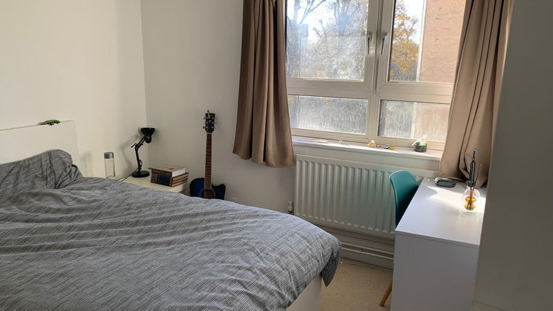 Room Potterne Close in Greater London