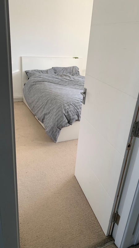 Room Potterne Close in Greater London