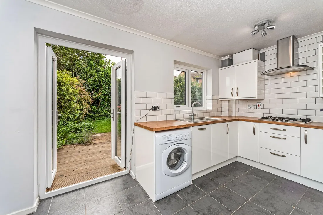 House Ffordd Trecastell in Llanharry