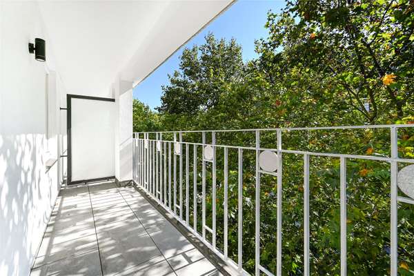 Flat Brompton Road in Greater London