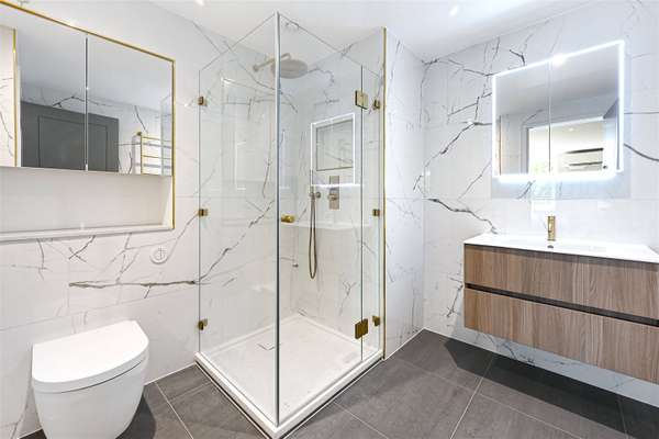 Flat Brompton Road in Greater London