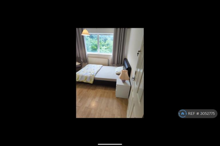 Room Handforth Lane in Runcorn