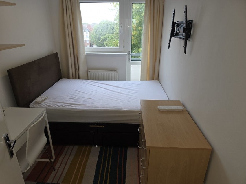 Flat Chivers Close in Portsmouth