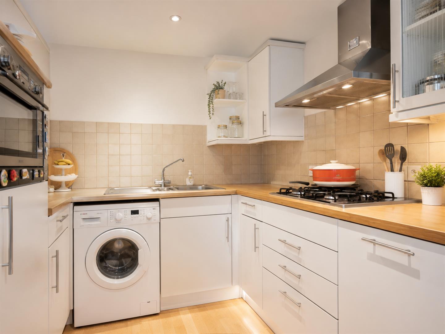 Flat Bamborough Gardens in Greater London