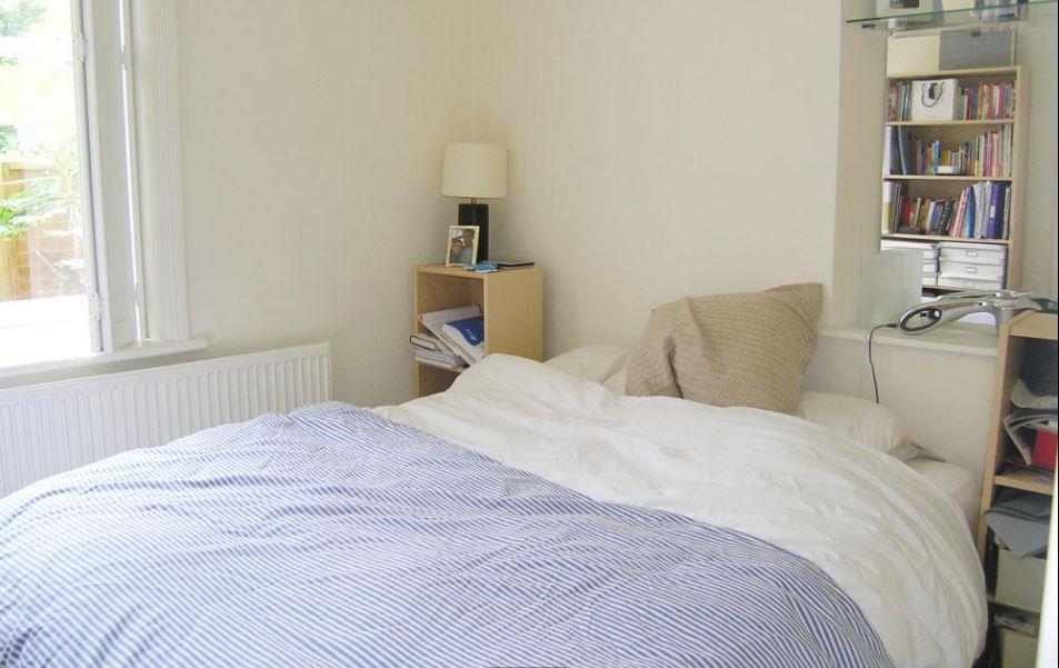 Flat Bamborough Gardens in Greater London