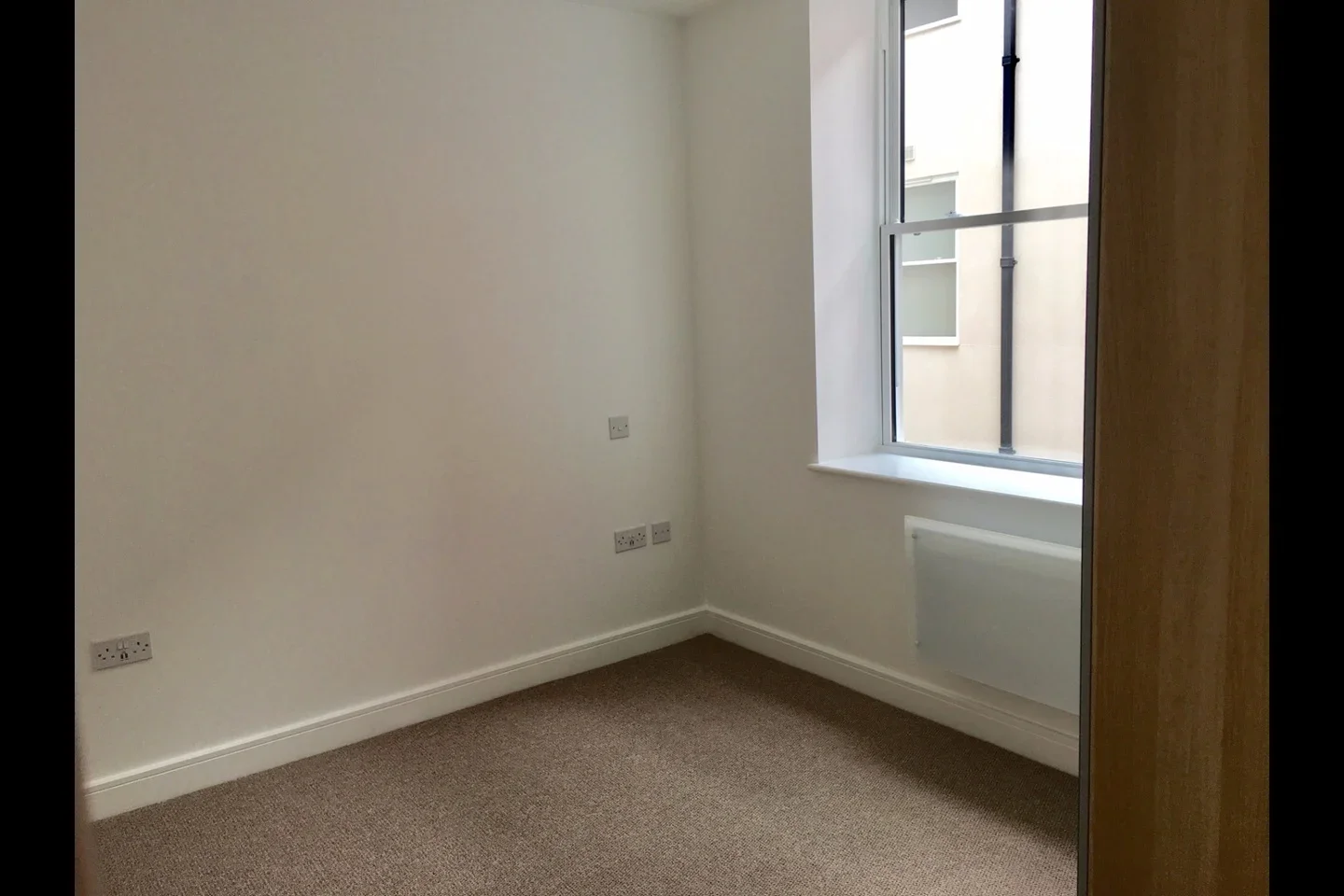 Flat Cricket Green in Greater London