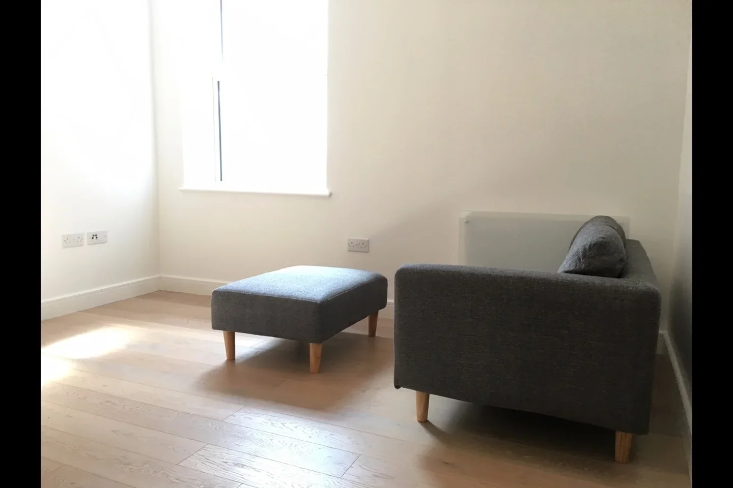 Flat Cricket Green in Greater London
