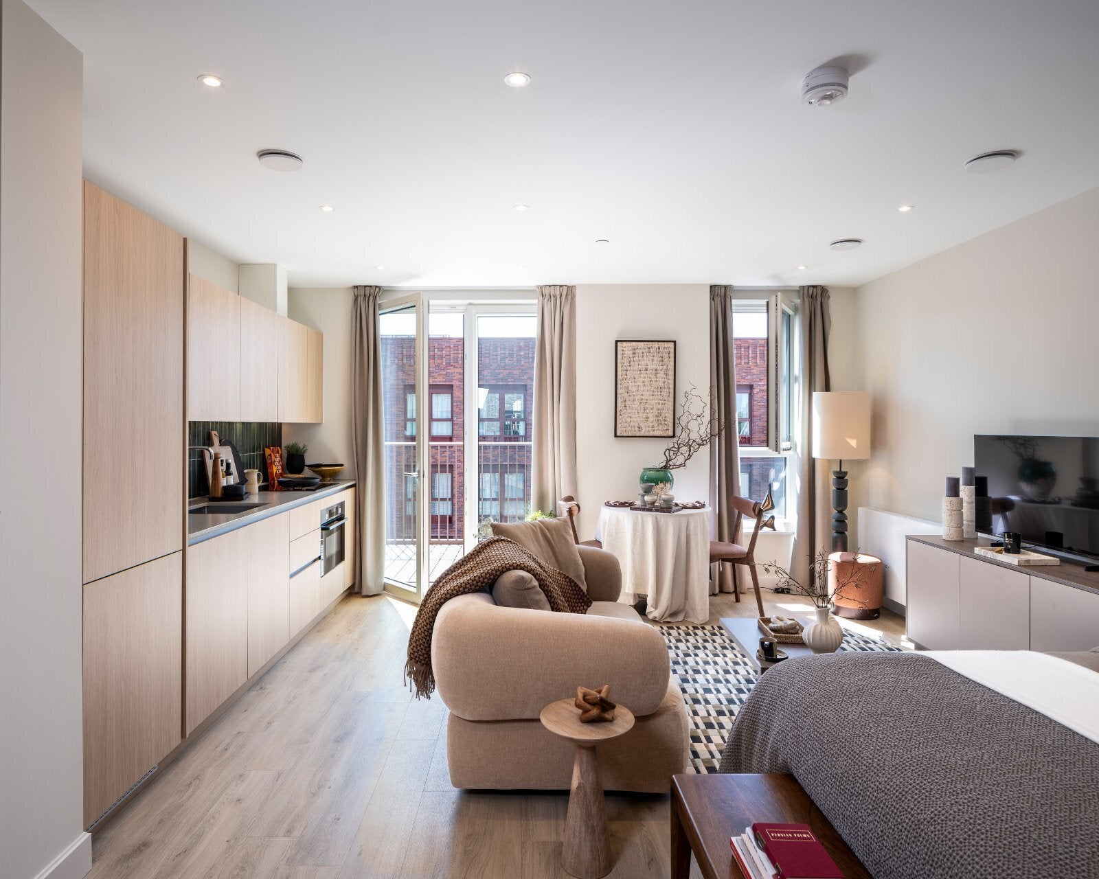 Flat Drummond Road in Greater London